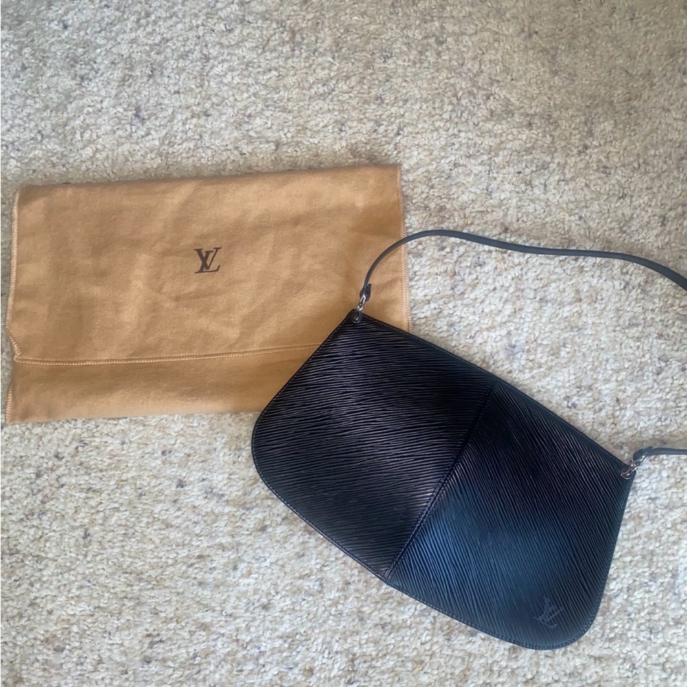 Epi leather authentic loui handbag